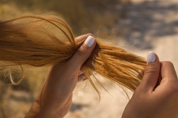 Come proteggere i capelli in estate