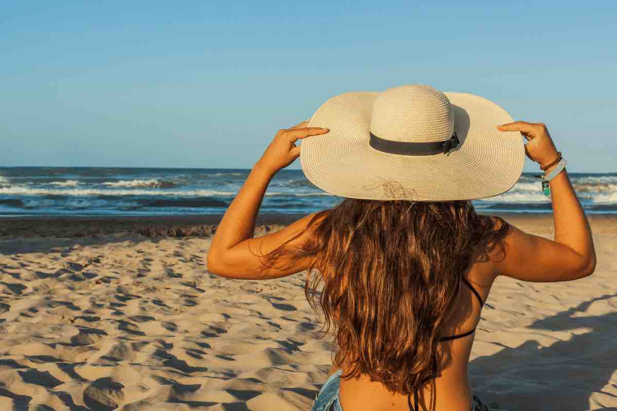 Come proteggere i capelli in estate